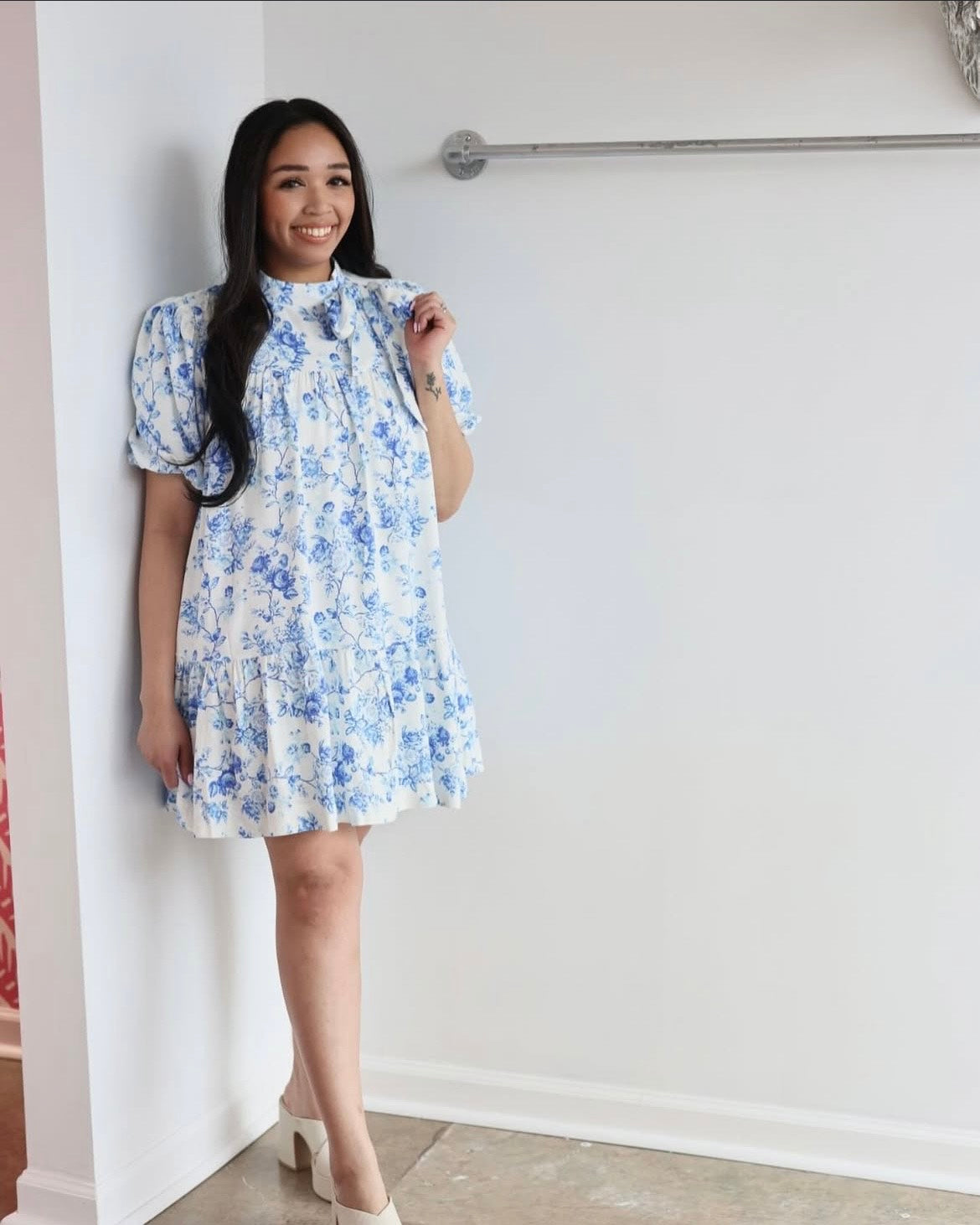 The Cloud blue/white linen with bow