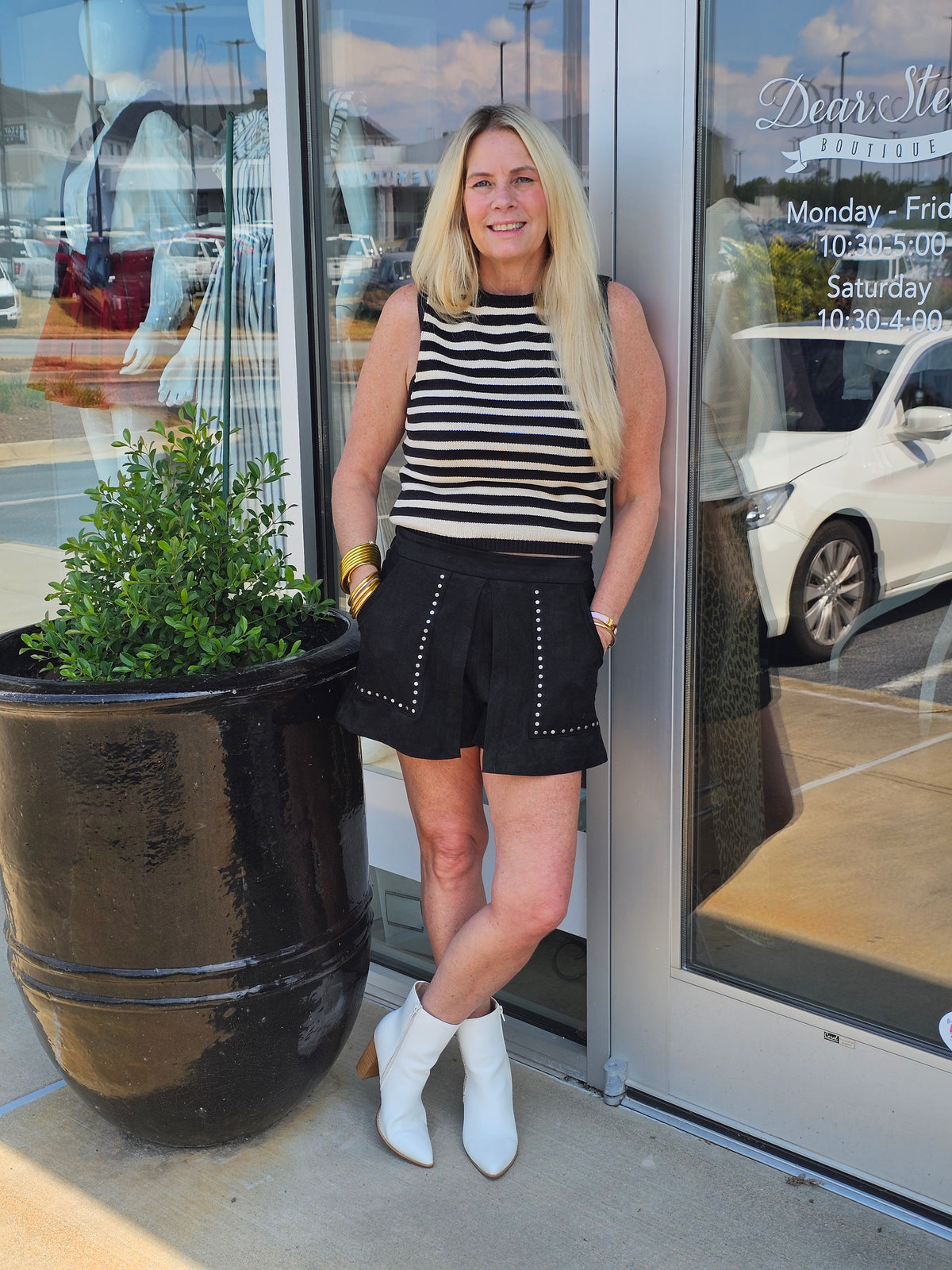BLACK PATCH POCKETS SKIRT