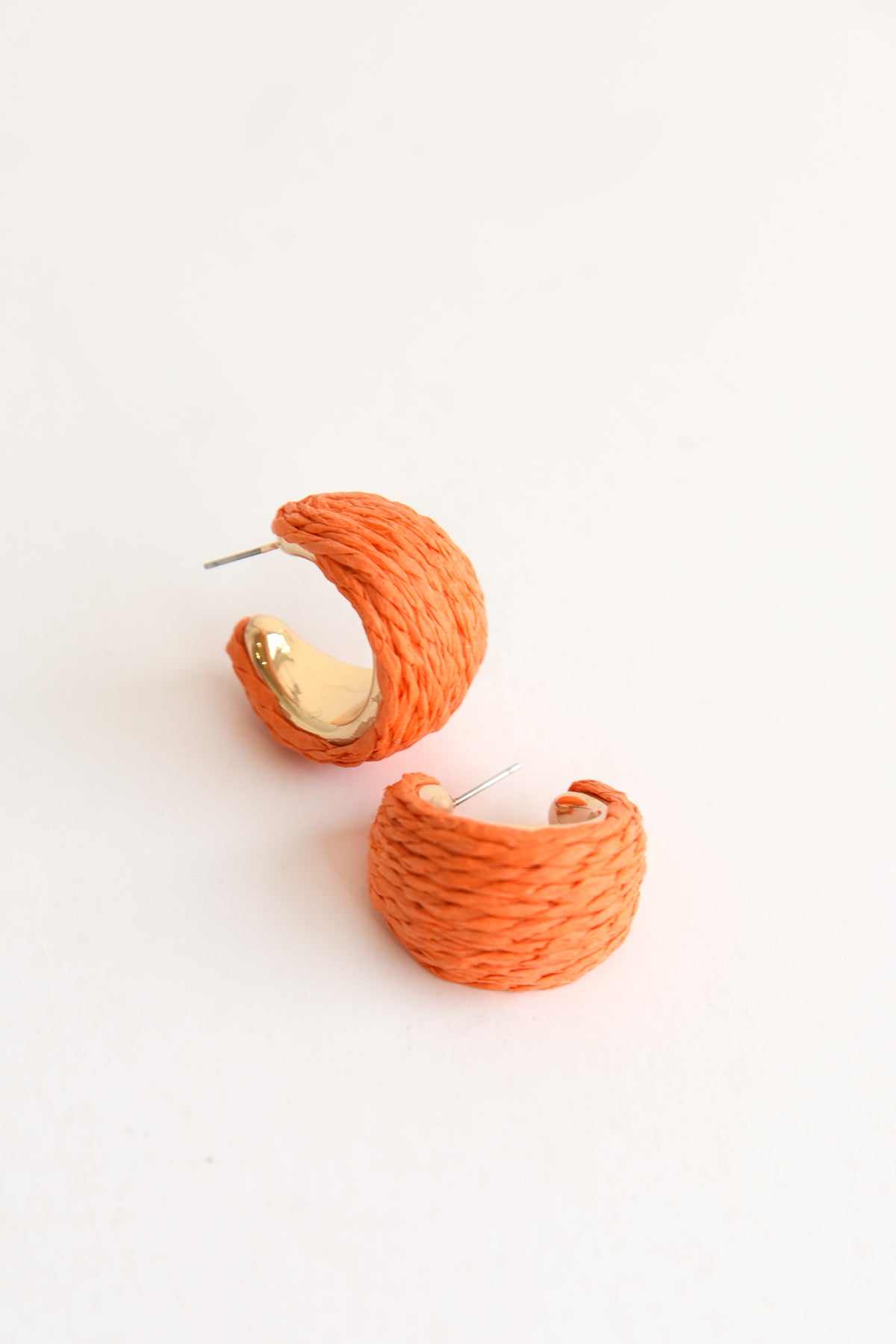 RAFFIA HOOP EARRINGS -ORANGE