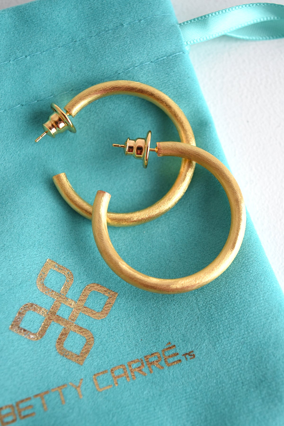 BETTY CARRE 1” GOLD HOOPS