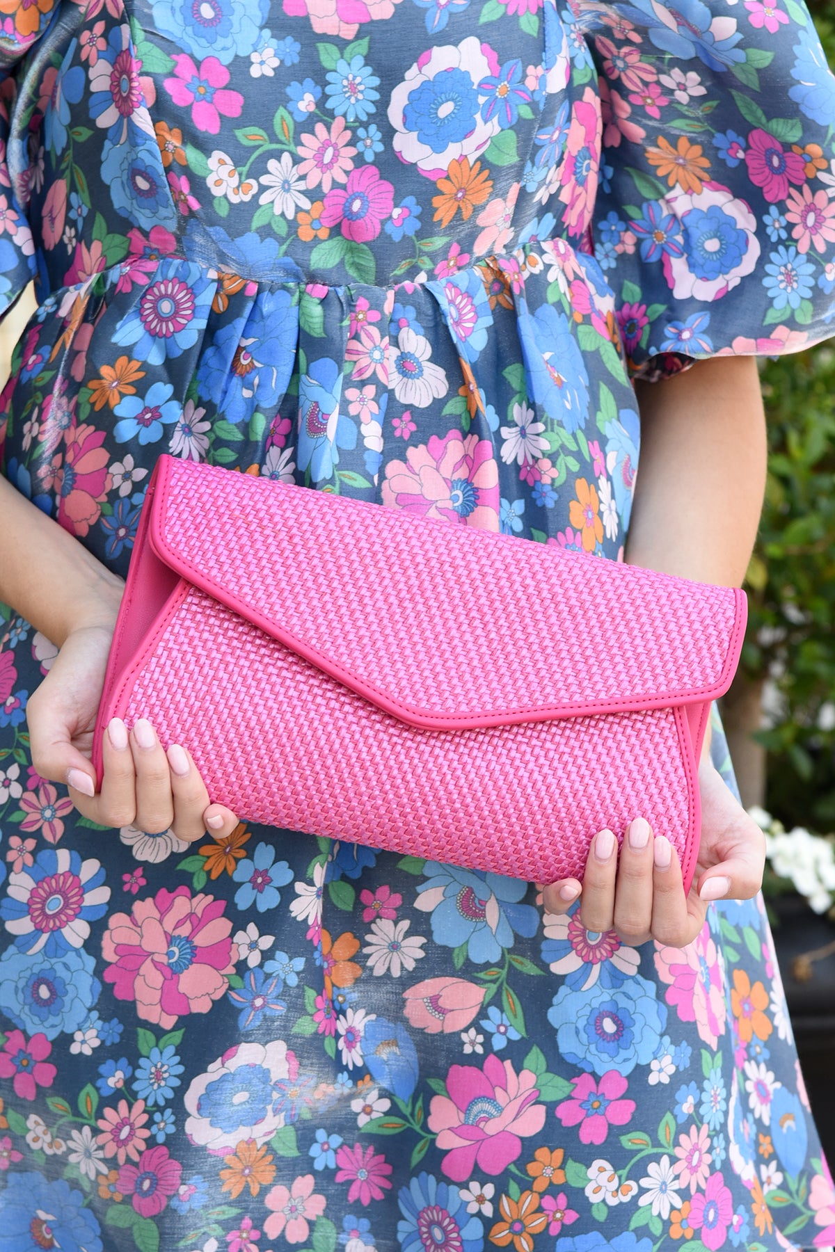 WOVEN ENVELOPE CLUTCH -PINK