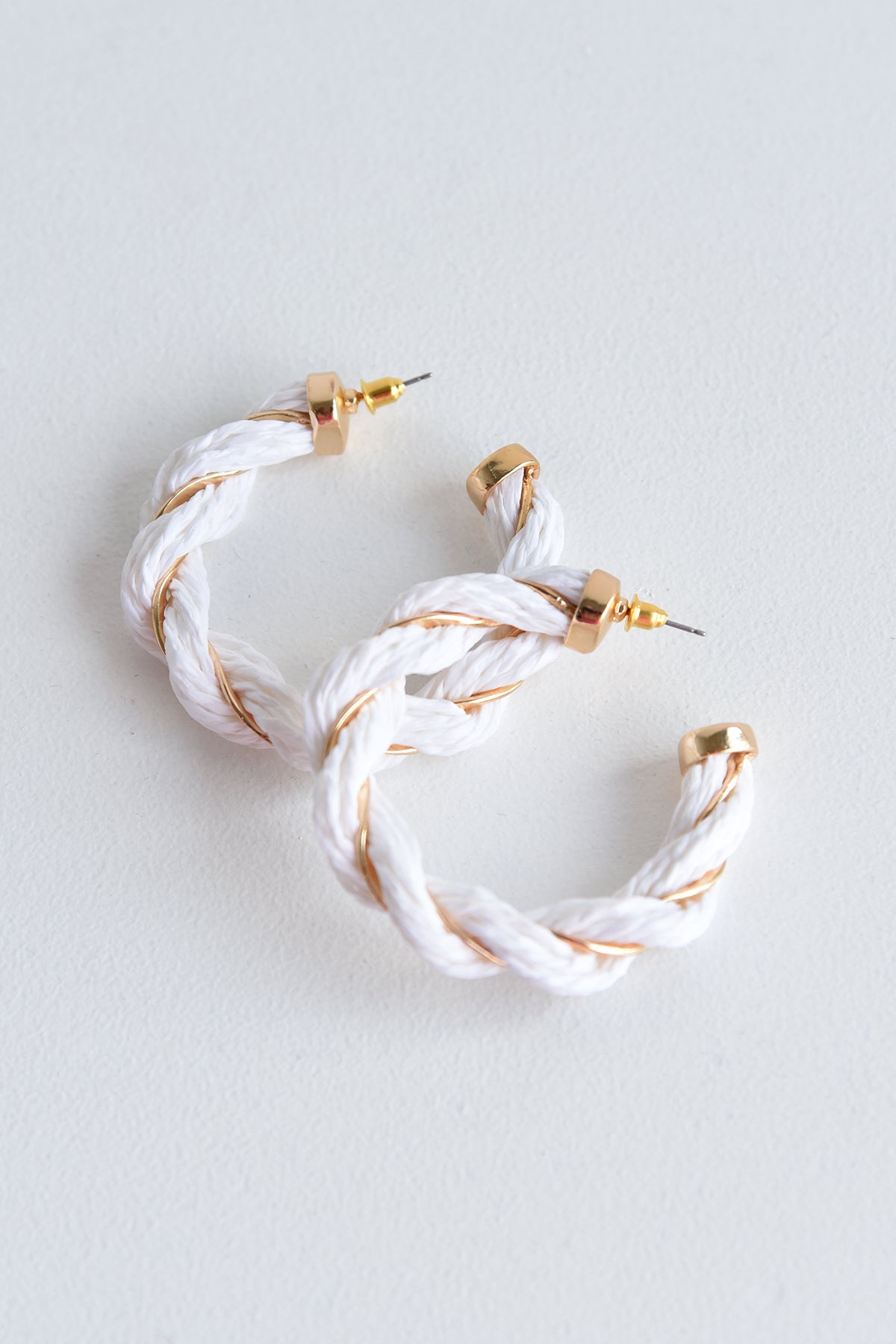 RAFFIA AND WIRE TWISTED HOOP EARRINGS -WHITE