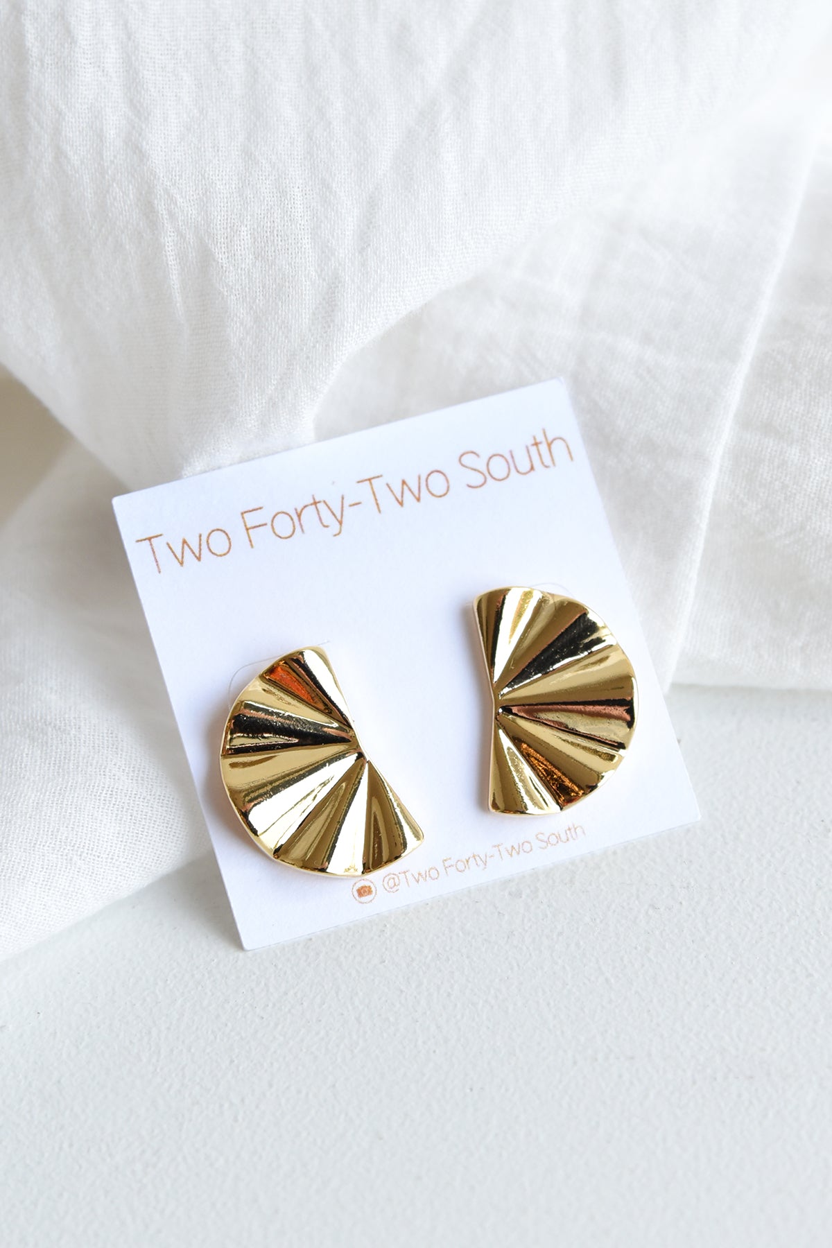 Gold fan sale earrings