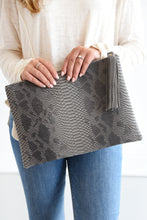 SNAKESKIN CLUTCH