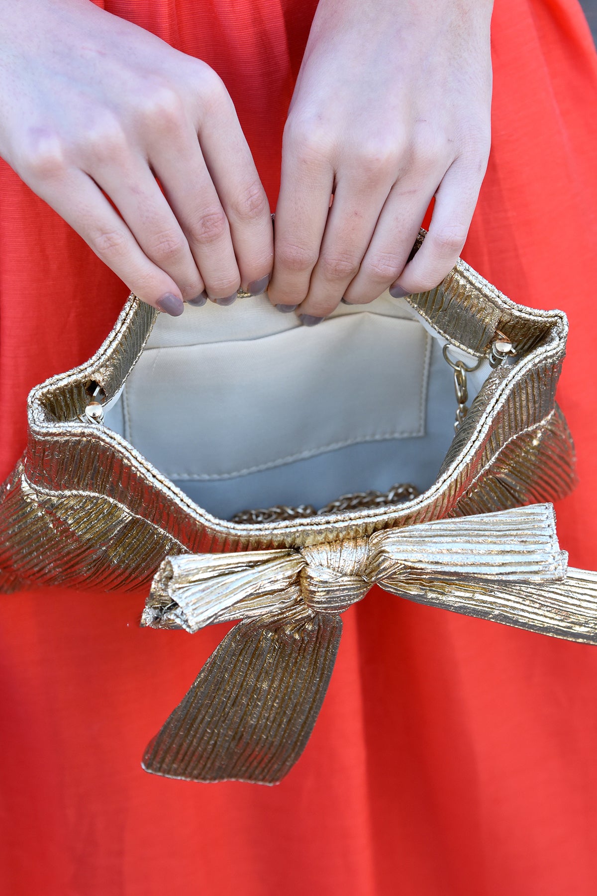 TIED WITH A BOW CLUTCH -GOLD