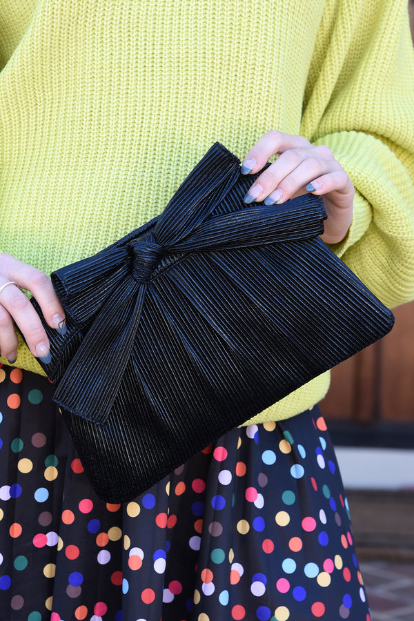 TIED WITH A BOW CLUTCH -BLACK