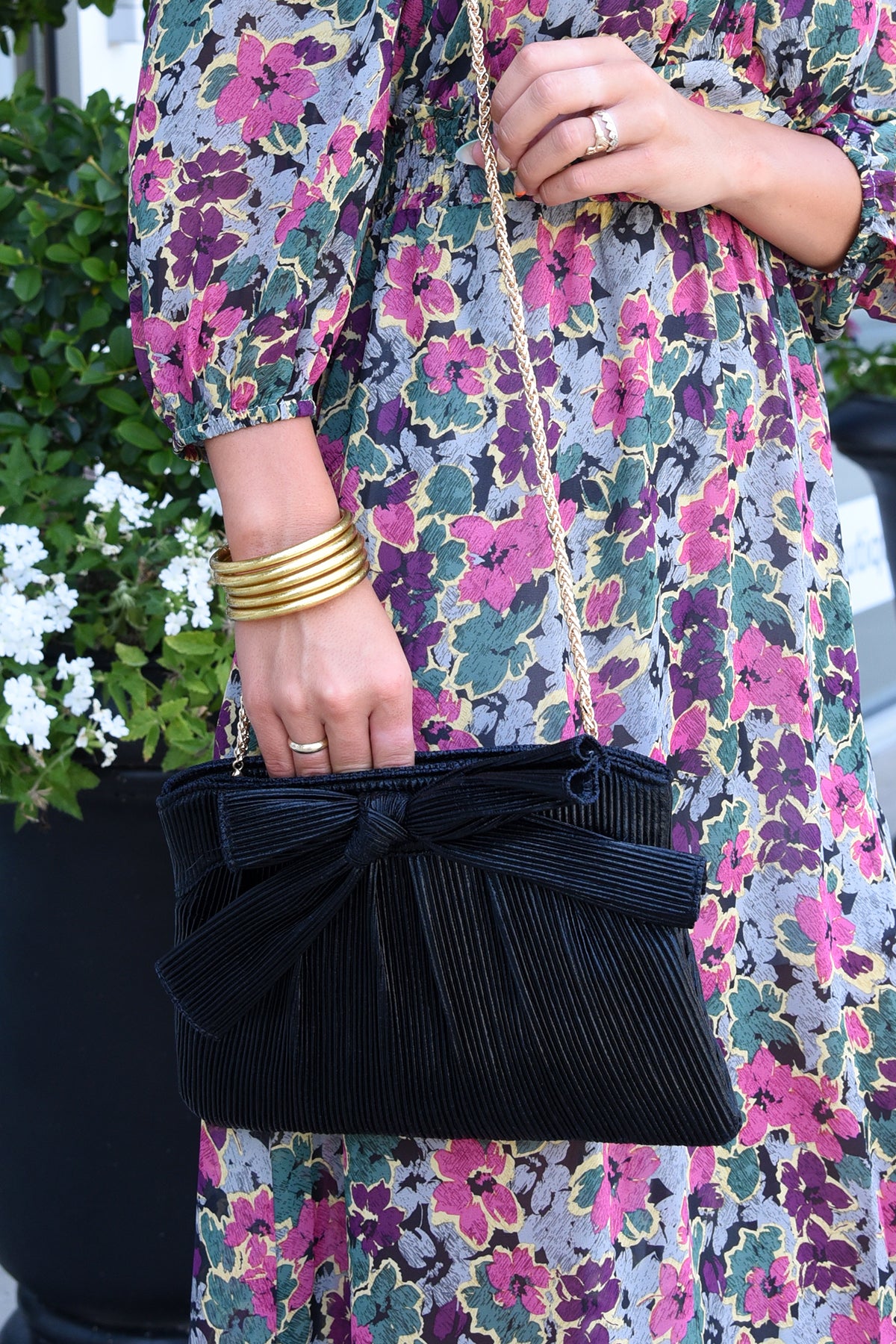 TIED WITH A BOW CLUTCH -BLACK