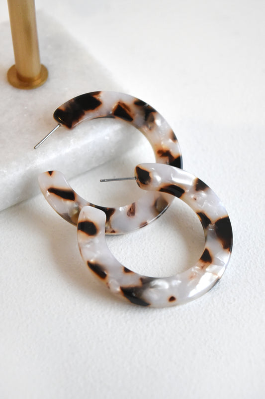 TORTOISE ACRYLIC HOOP EARRINGS